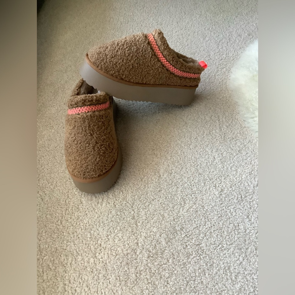 Cozy Brown Fleece Slippers with Pink Trim